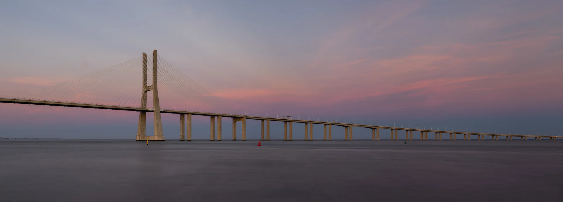 Ponte Vasco da Gama sobre o Tejo, vista do Parque das Nações